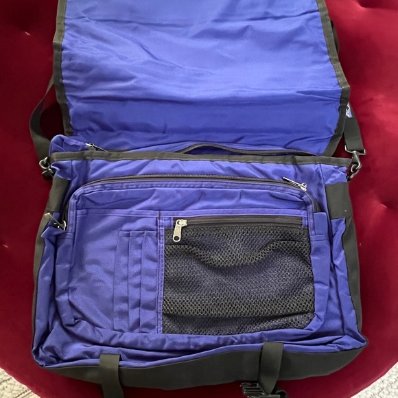 Like new large Patagonia shoulder bag - Picture 2 of 4